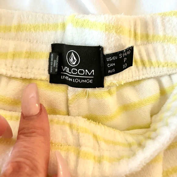 Volcom Lived in Lounge Frenchie Striped Shorts, Women’s Small, Cute! - Picture 5 of 7